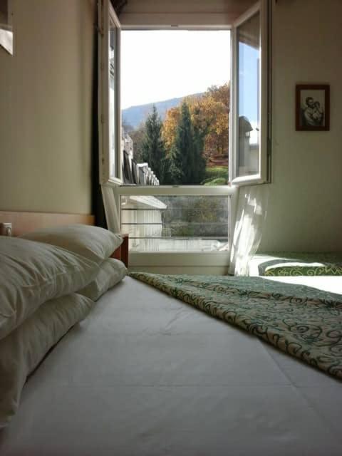 Hotel Calvaire Lourdes Exterior photo