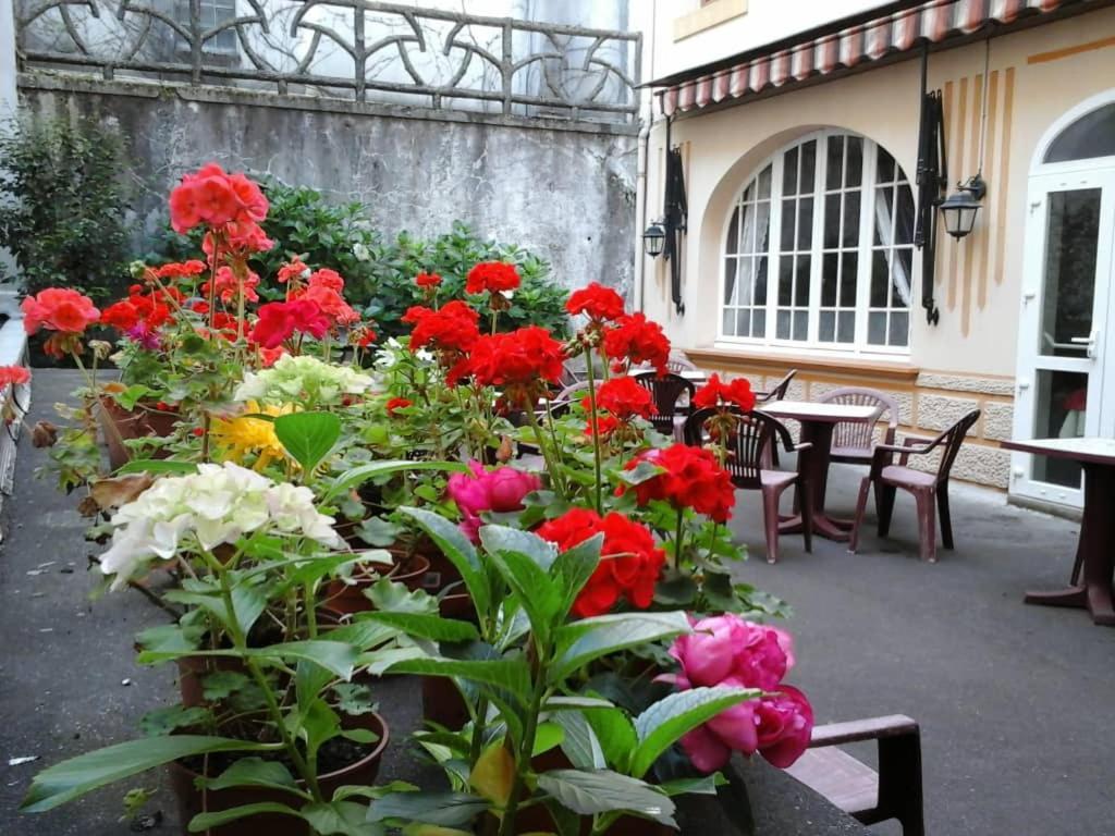 Hotel Calvaire Lourdes Exterior photo